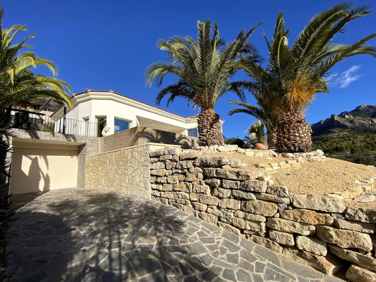 5 Bed Townhouse for sale in Busot Costa Blanca, Alicante, Spain