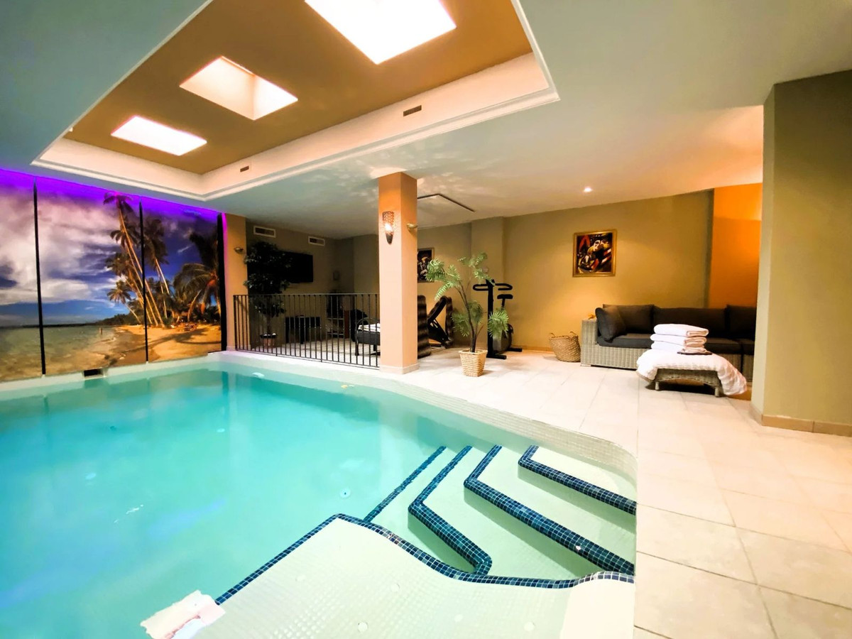 5 Bed Townhouse for sale in Busot Costa Blanca, Alicante, Spain
