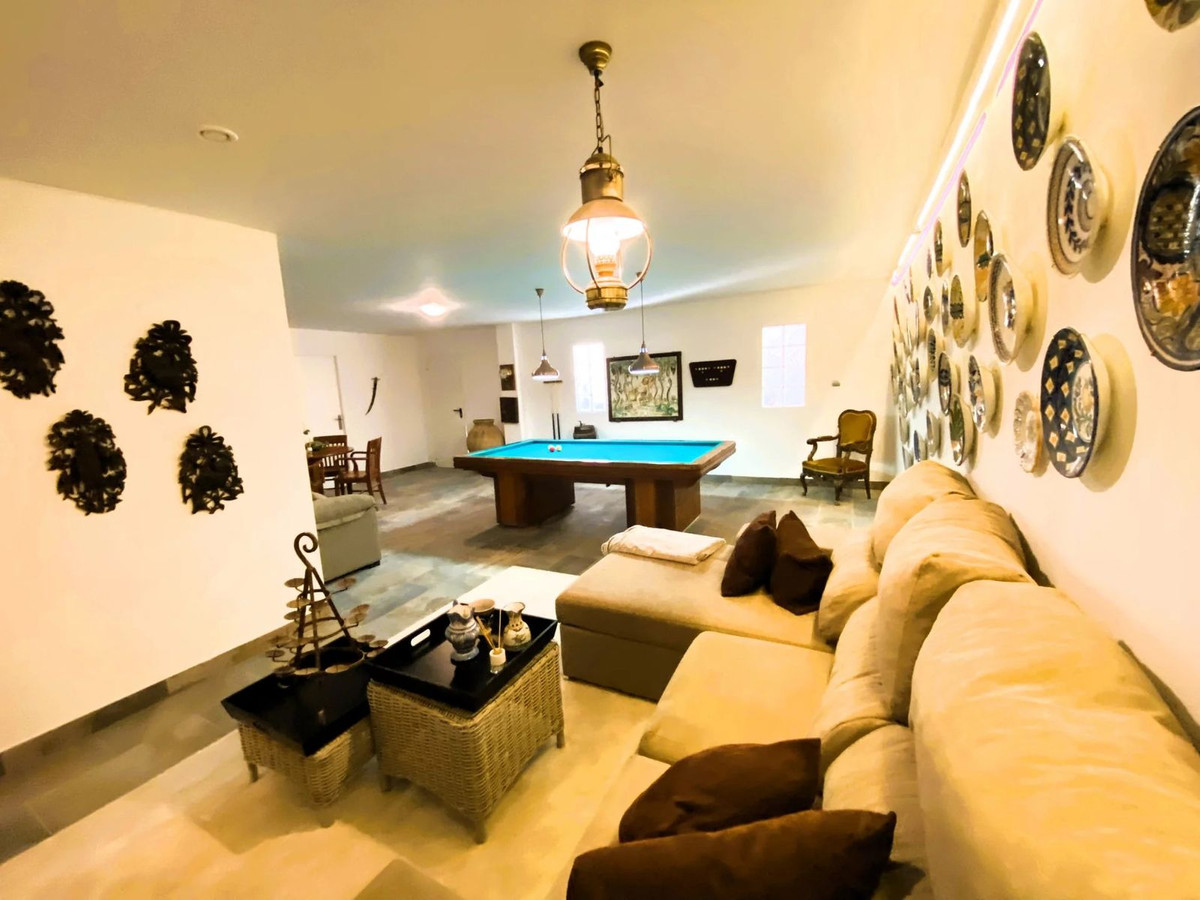 5 Bed Townhouse for sale in Busot Costa Blanca, Alicante, Spain