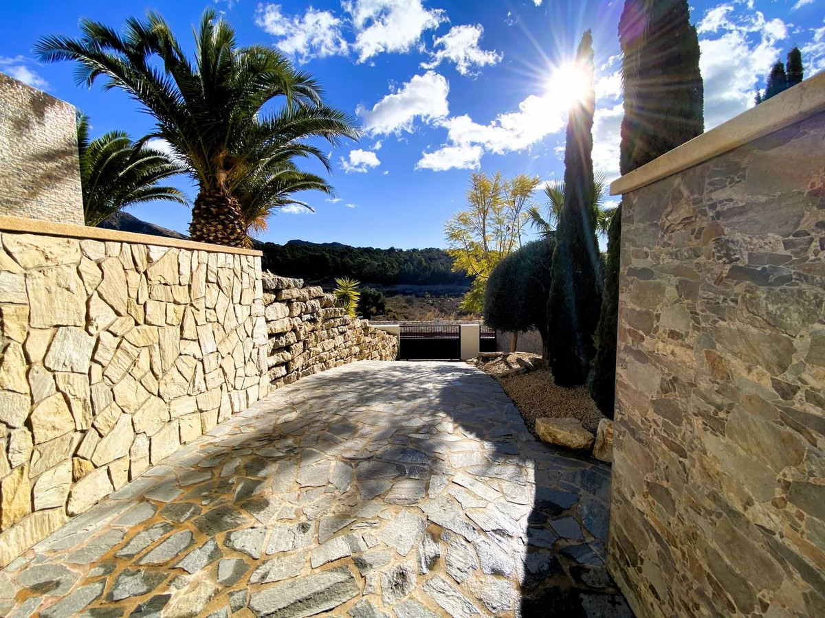 5 Bed Townhouse for sale in Busot Costa Blanca, Alicante, Spain