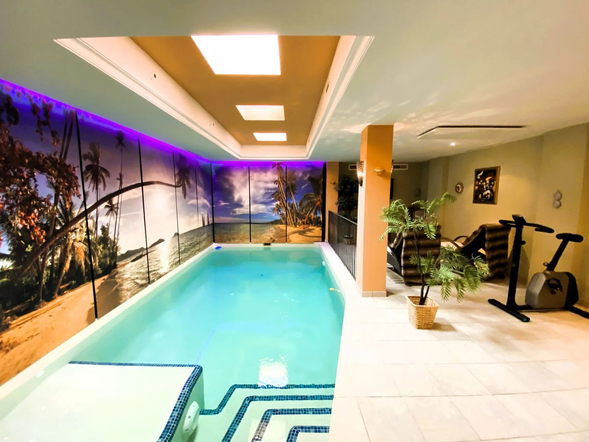 5 Bed Townhouse for sale in Busot Costa Blanca, Alicante, Spain