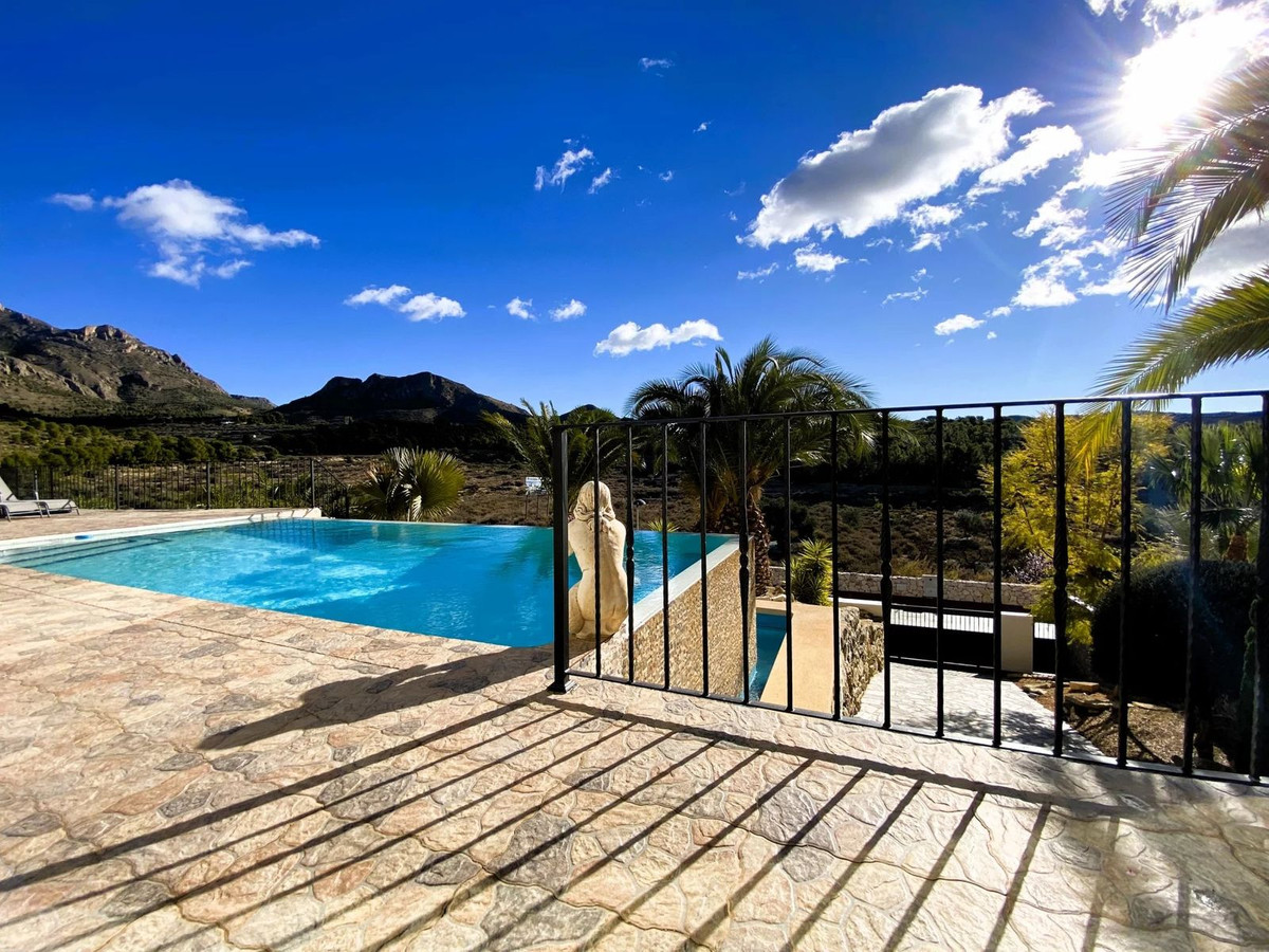 5 Bed Townhouse for sale in Busot Costa Blanca, Alicante, Spain