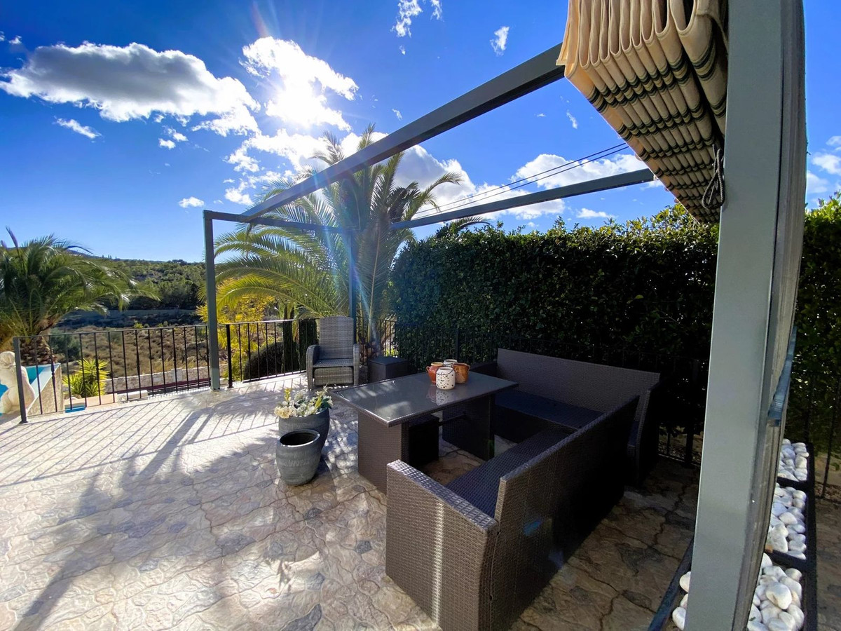 5 Bed Townhouse for sale in Busot Costa Blanca, Alicante, Spain