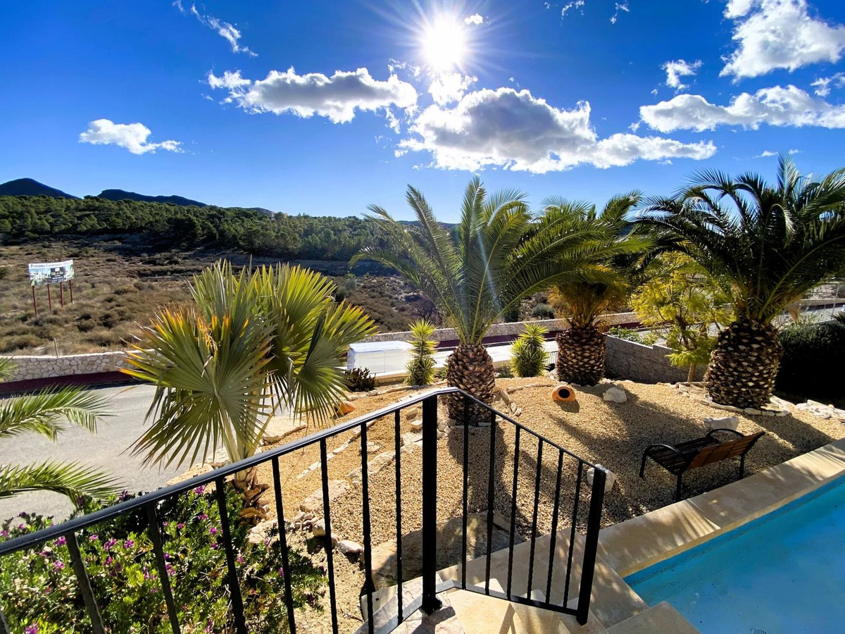 5 Bed Townhouse for sale in Busot Costa Blanca, Alicante, Spain
