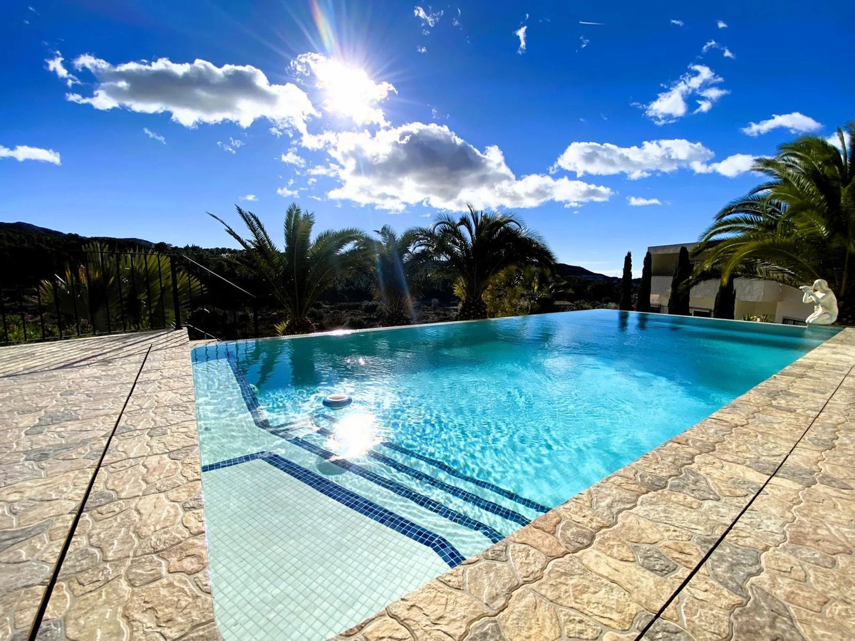 5 Bed Townhouse for sale in Busot Costa Blanca, Alicante, Spain