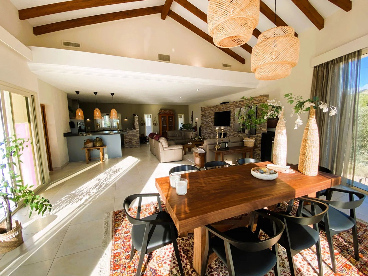 5 Bed Townhouse for sale in Busot Costa Blanca, Alicante, Spain