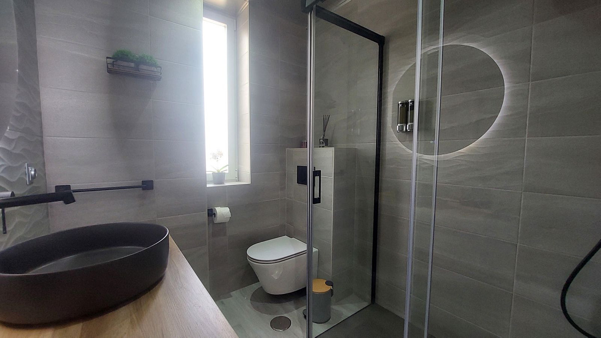 Se vende Apartamento Planta Media de 2 dormitorios en Costa Del Sol, Málaga, España