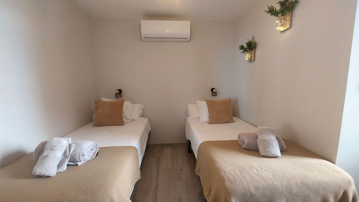 Se vende Apartamento Planta Media de 2 dormitorios en Costa Del Sol, Málaga, España