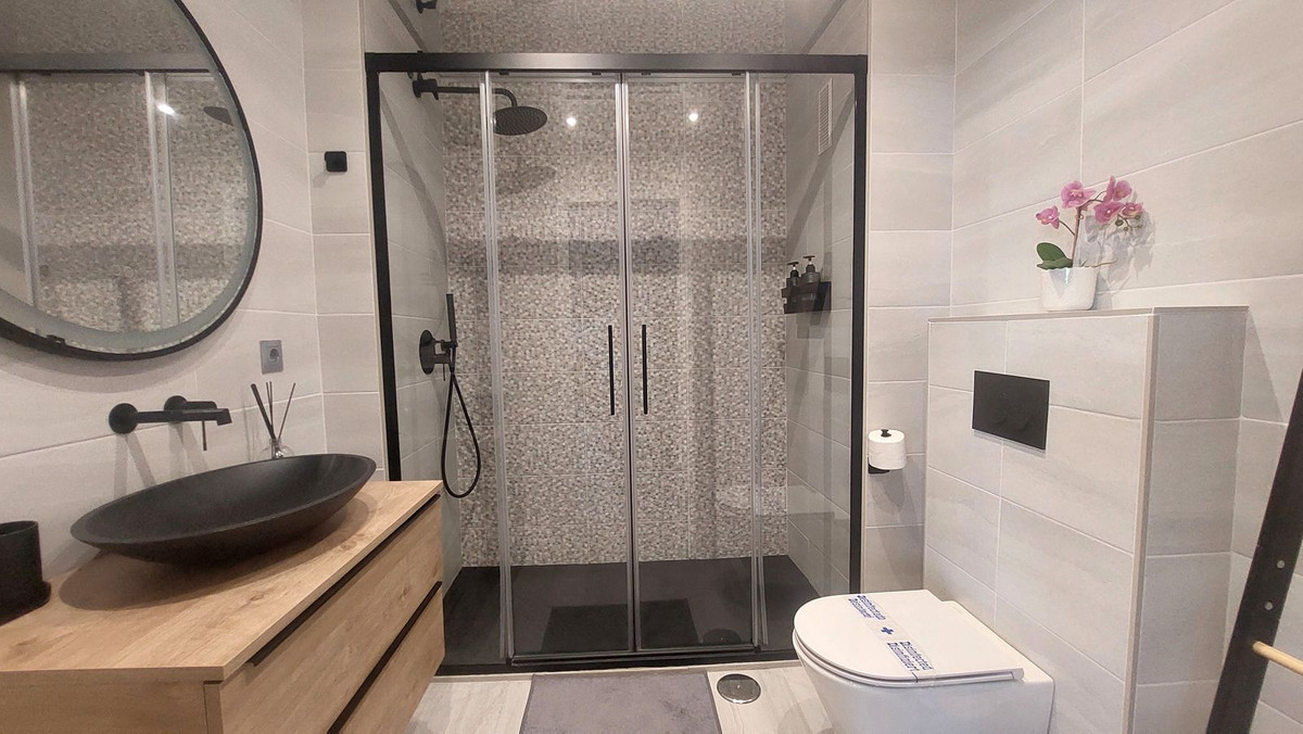 Se vende Apartamento Planta Media de 2 dormitorios en Costa Del Sol, Málaga, España
