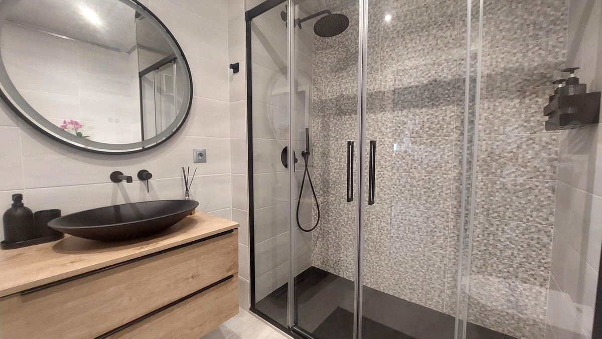 Se vende Apartamento Planta Media de 2 dormitorios en Costa Del Sol, Málaga, España