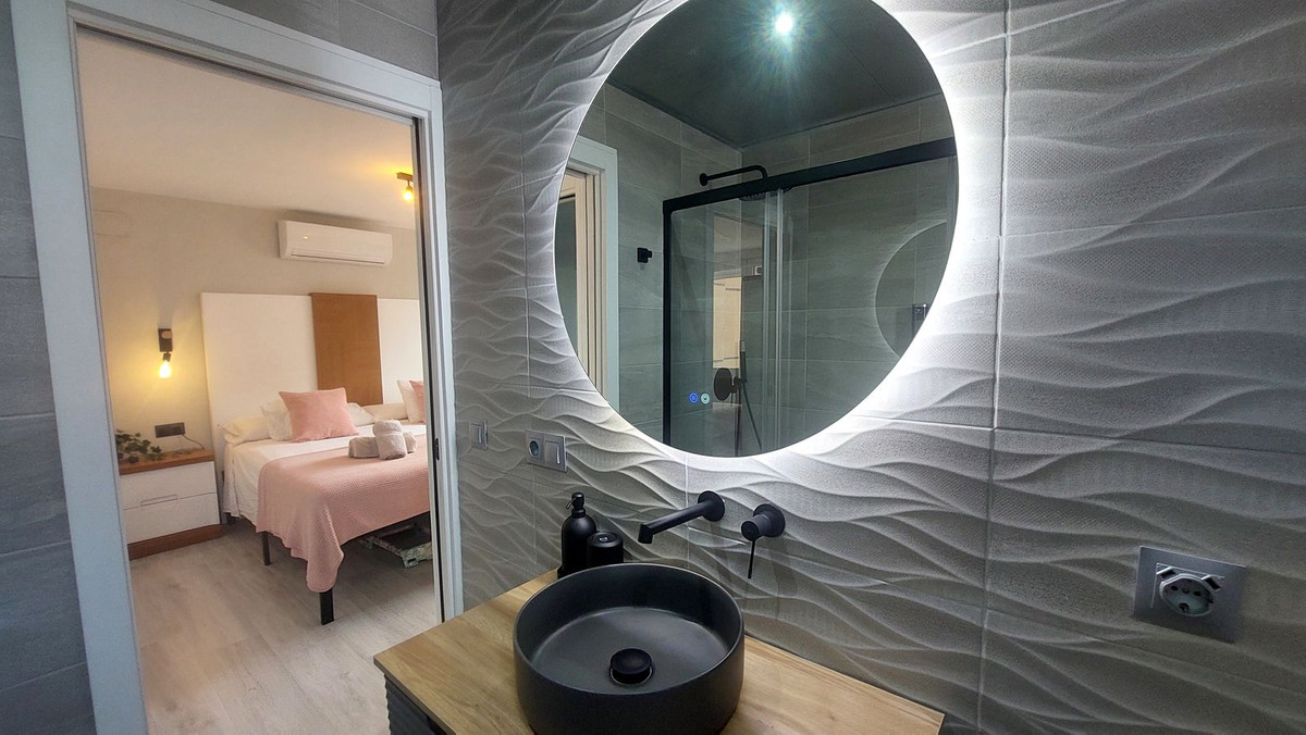 Se vende Apartamento Planta Media de 2 dormitorios en Costa Del Sol, Málaga, España