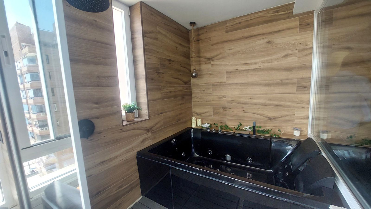 Se vende Apartamento Planta Media de 2 dormitorios en Costa Del Sol, Málaga, España