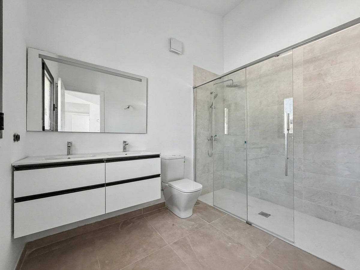 2 Bed Townhouse for sale in Estepona Costa Del Sol, Málaga, Spain