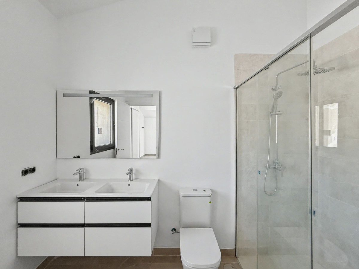 2 Bed Townhouse for sale in Estepona Costa Del Sol, Málaga, Spain