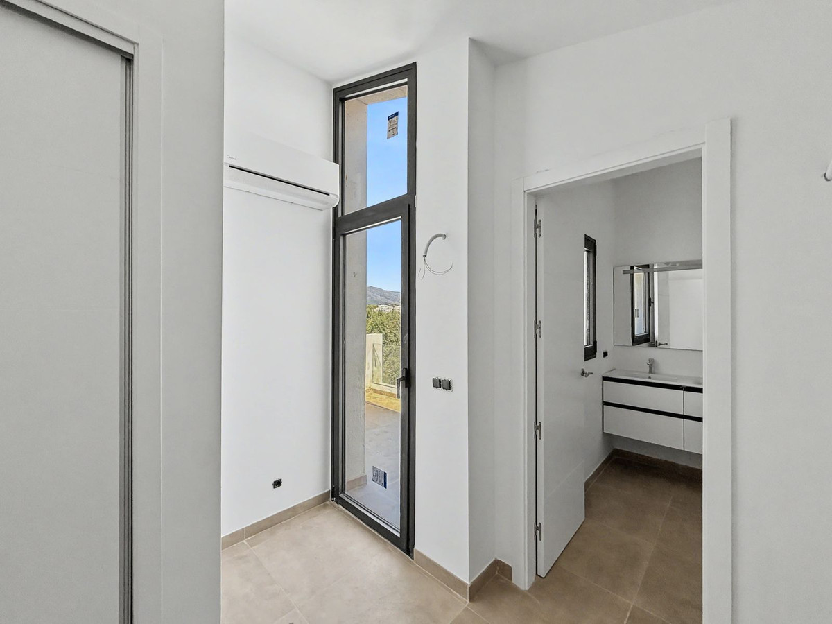 2 Bed Townhouse for sale in Estepona Costa Del Sol, Málaga, Spain