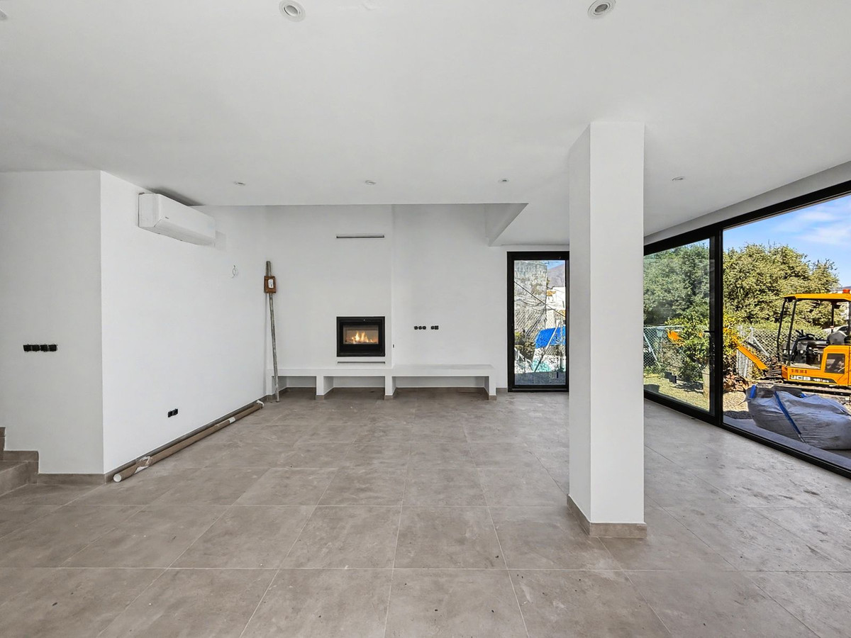 2 Bed Townhouse for sale in Estepona Costa Del Sol, Málaga, Spain
