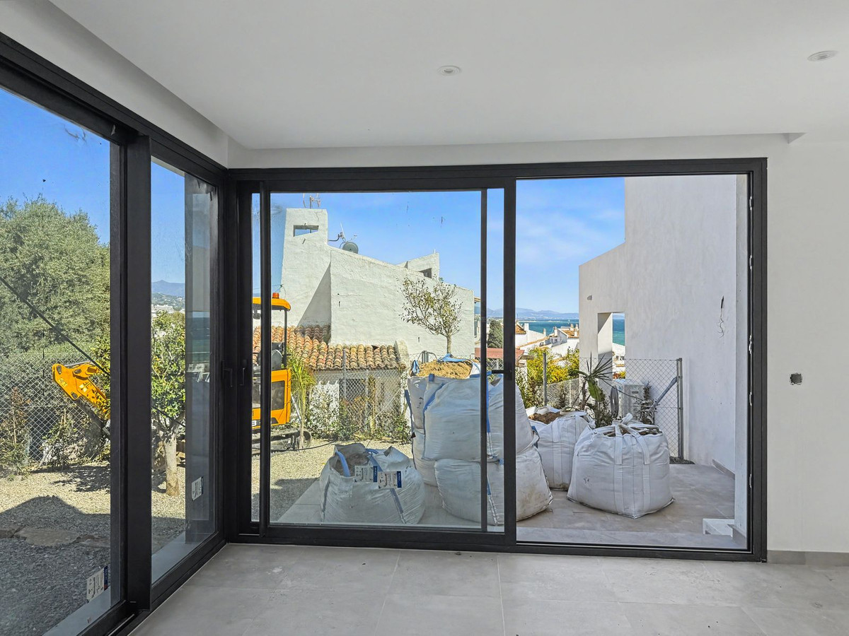 2 Bed Townhouse for sale in Estepona Costa Del Sol, Málaga, Spain