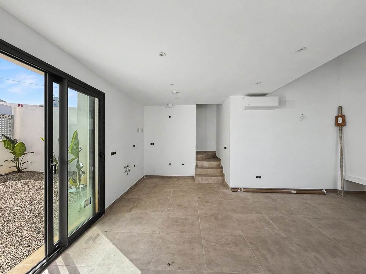 2 Bed Townhouse for sale in Estepona Costa Del Sol, Málaga, Spain