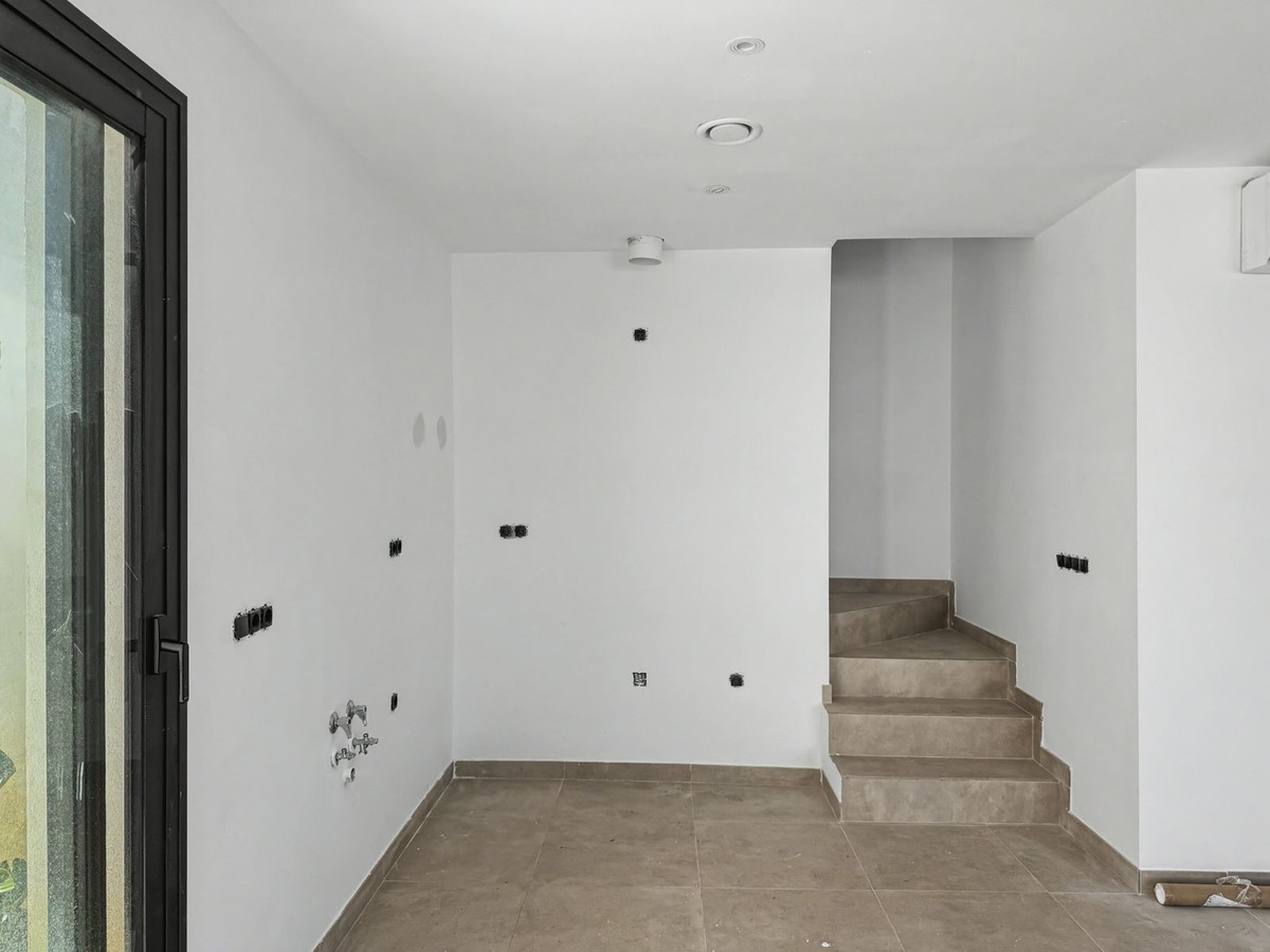 2 Bed Townhouse for sale in Estepona Costa Del Sol, Málaga, Spain