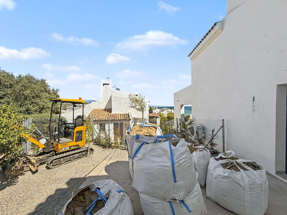 2 Bed Townhouse for sale in Estepona Costa Del Sol, Málaga, Spain