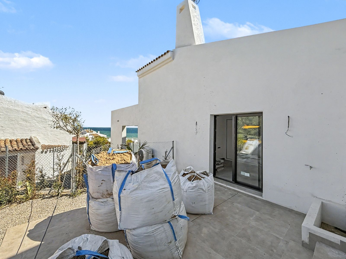 2 Bed Townhouse for sale in Estepona Costa Del Sol, Málaga, Spain