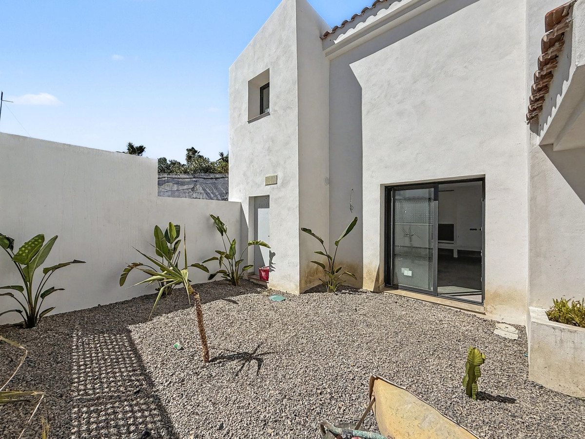 2 Bed Townhouse for sale in Estepona Costa Del Sol, Málaga, Spain
