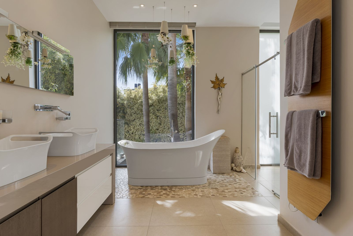 Se vende Villa - Chalet de 7 dormitorios en Costa Del Sol, Málaga, España