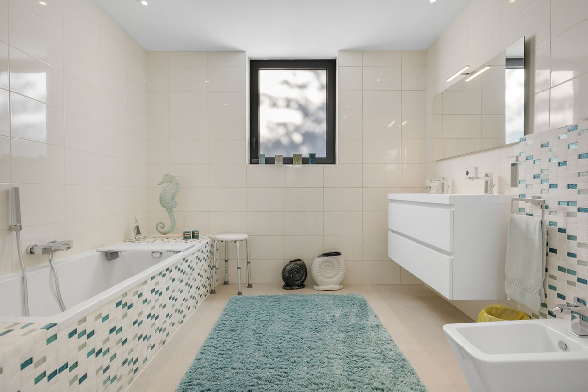 Se vende Villa - Chalet de 7 dormitorios en Costa Del Sol, Málaga, España
