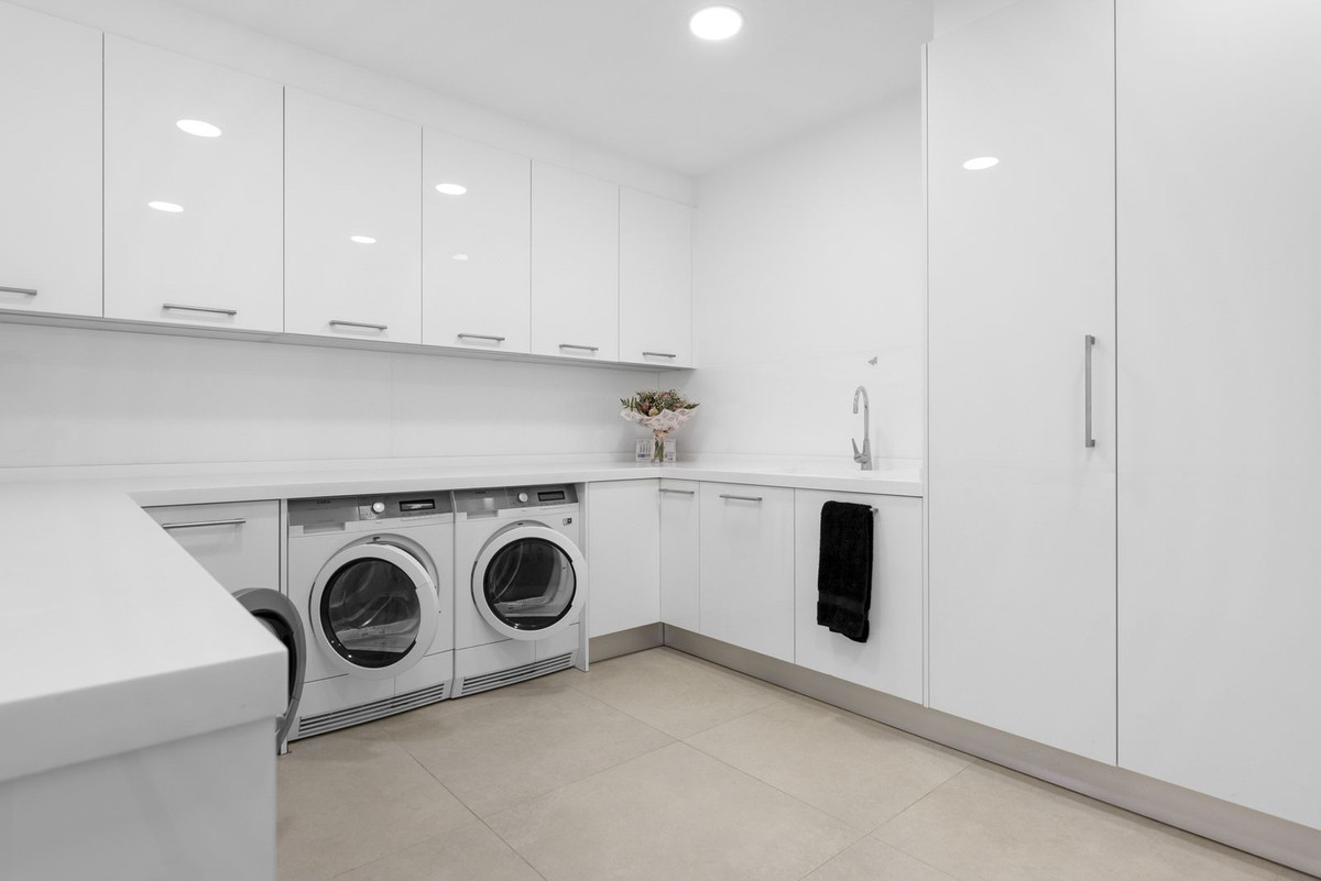 Se vende Villa - Chalet de 7 dormitorios en Costa Del Sol, Málaga, España