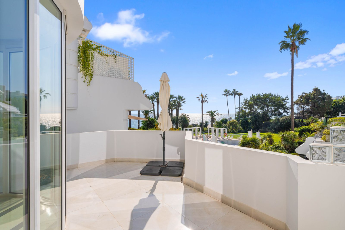 2 Bed Apartment for sale in New Golden Mile Costa Del Sol, Málaga, Spain