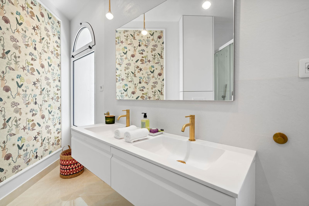 2 Bed Apartment for sale in New Golden Mile Costa Del Sol, Málaga, Spain