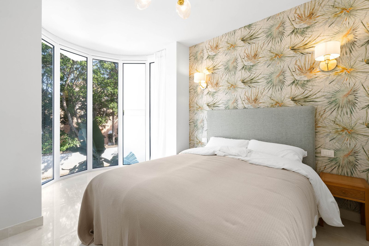2 Bed Apartment for sale in New Golden Mile Costa Del Sol, Málaga, Spain