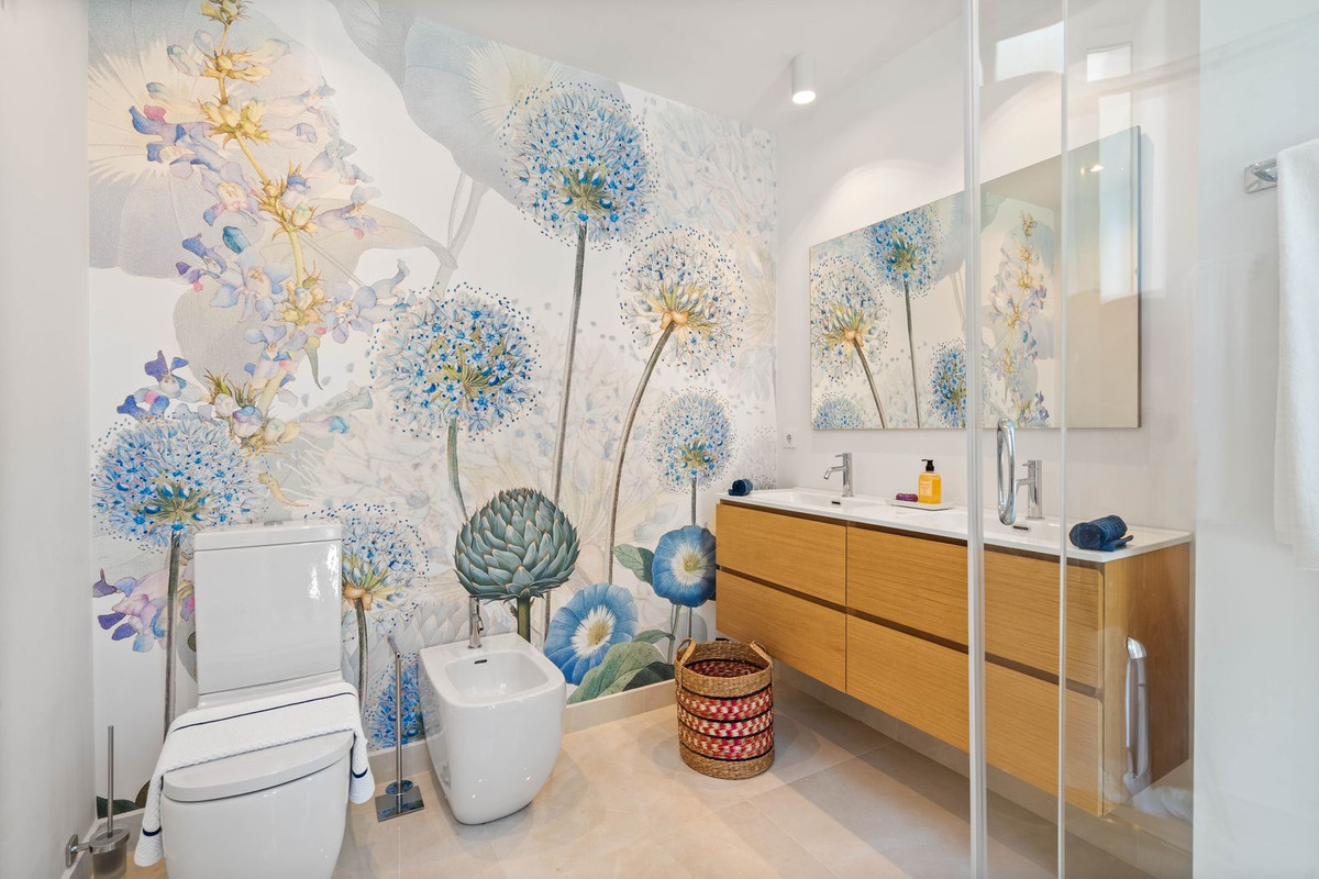 2 Bed Apartment for sale in New Golden Mile Costa Del Sol, Málaga, Spain