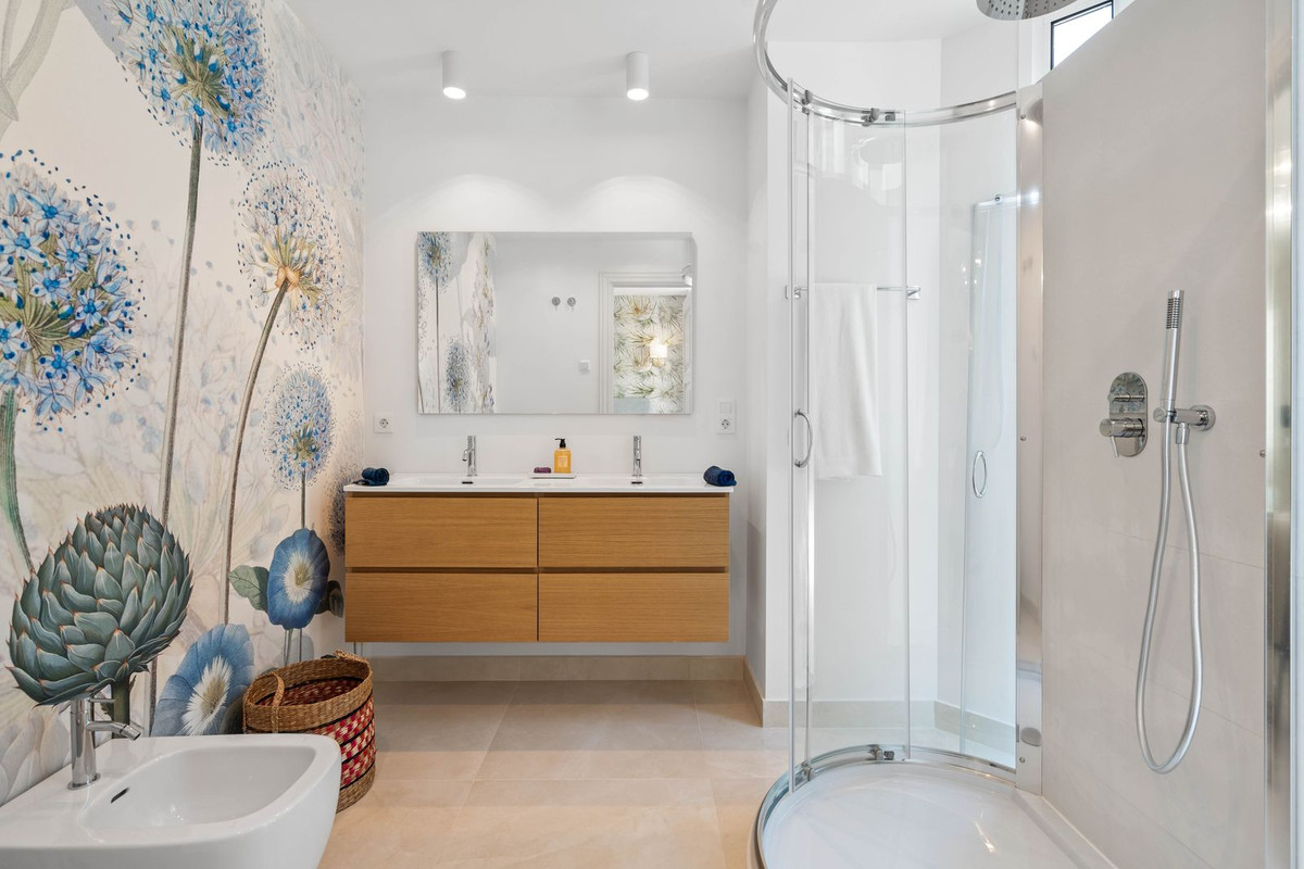 2 Bed Apartment for sale in New Golden Mile Costa Del Sol, Málaga, Spain