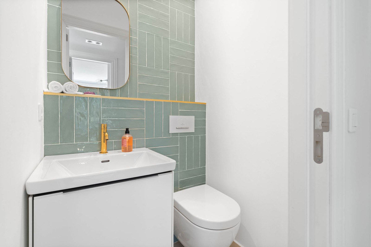 2 Bed Apartment for sale in New Golden Mile Costa Del Sol, Málaga, Spain