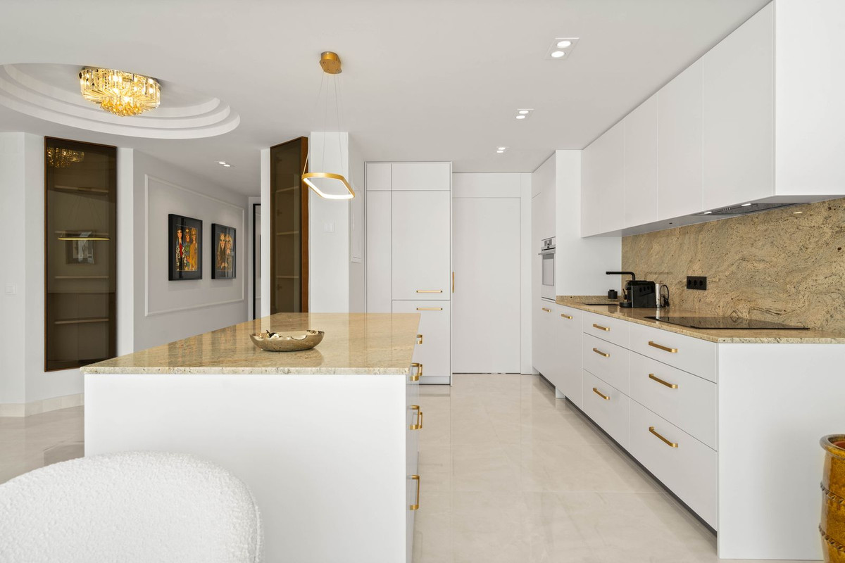 2 Bed Apartment for sale in New Golden Mile Costa Del Sol, Málaga, Spain