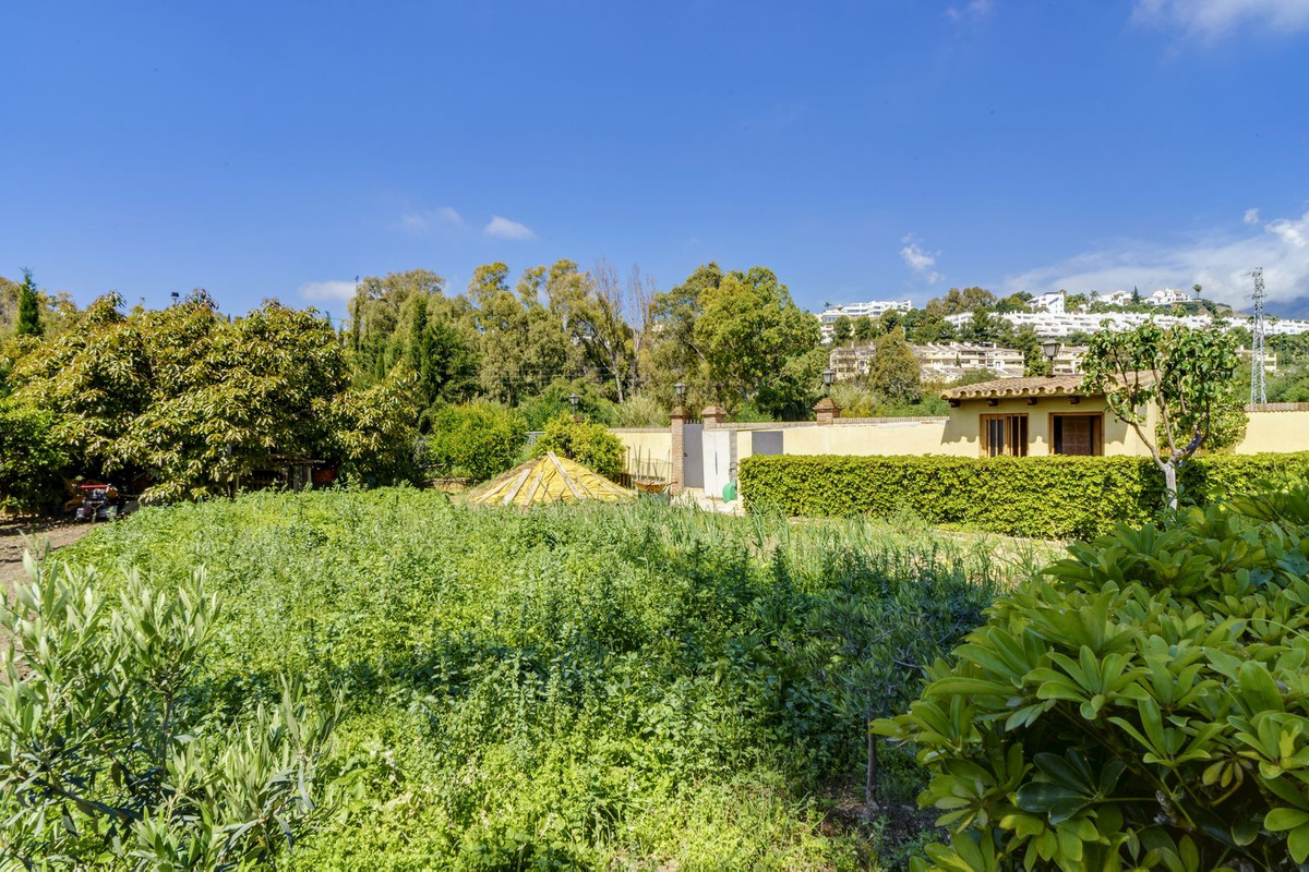 10 Bed Townhouse for sale in La Quinta Costa Del Sol, Málaga, Spain