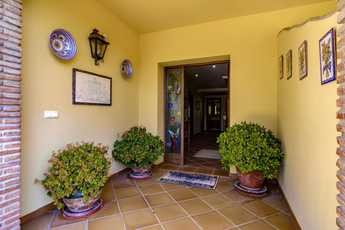 10 Bed Townhouse for sale in La Quinta Costa Del Sol, Málaga, Spain