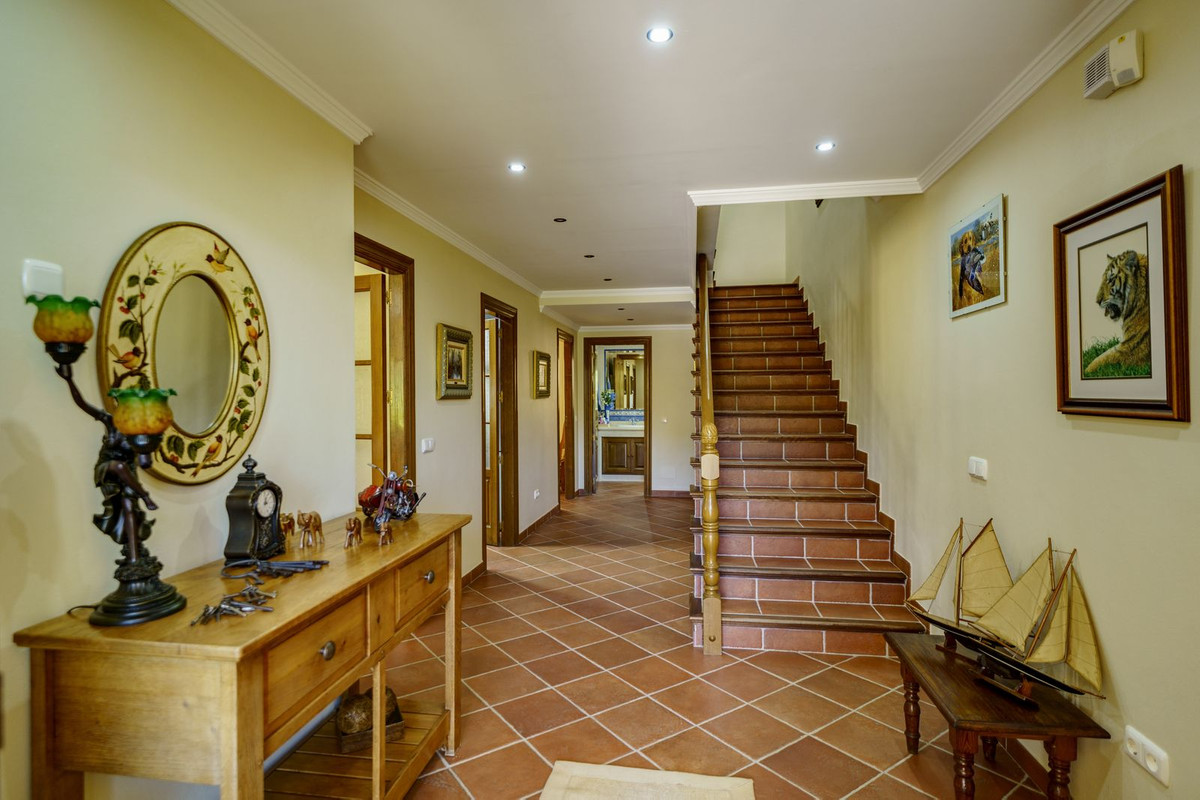 10 Bed Townhouse for sale in La Quinta Costa Del Sol, Málaga, Spain