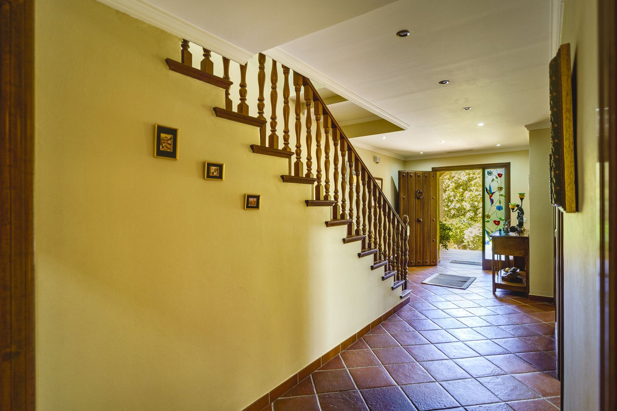 10 Bed Townhouse for sale in La Quinta Costa Del Sol, Málaga, Spain