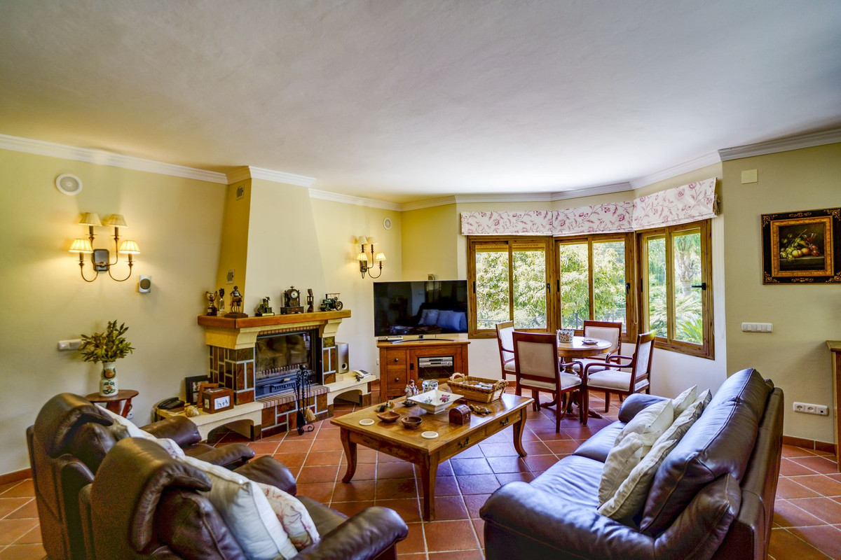 10 Bed Townhouse for sale in La Quinta Costa Del Sol, Málaga, Spain