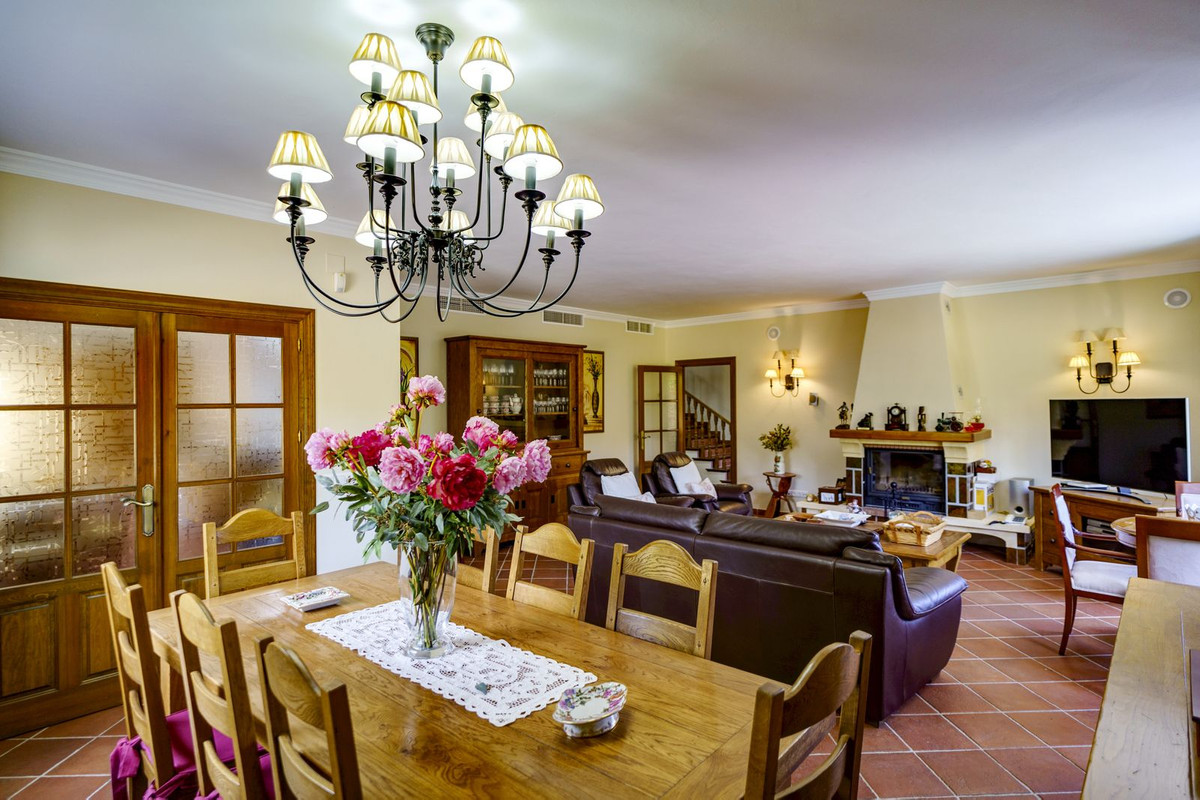 10 Bed Townhouse for sale in La Quinta Costa Del Sol, Málaga, Spain