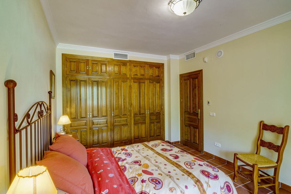 10 Bed Townhouse for sale in La Quinta Costa Del Sol, Málaga, Spain