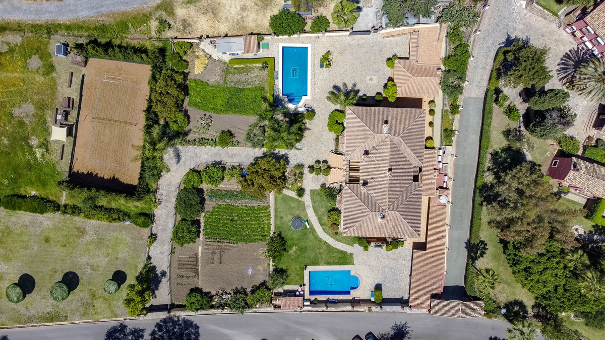10 Bed Townhouse for sale in La Quinta Costa Del Sol, Málaga, Spain