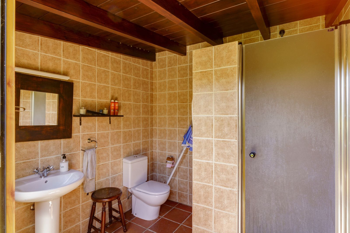 10 Bed Townhouse for sale in La Quinta Costa Del Sol, Málaga, Spain