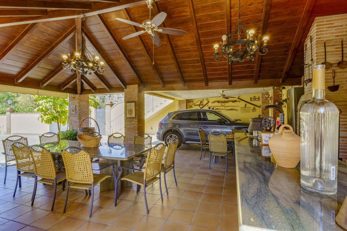 10 Bed Townhouse for sale in La Quinta Costa Del Sol, Málaga, Spain