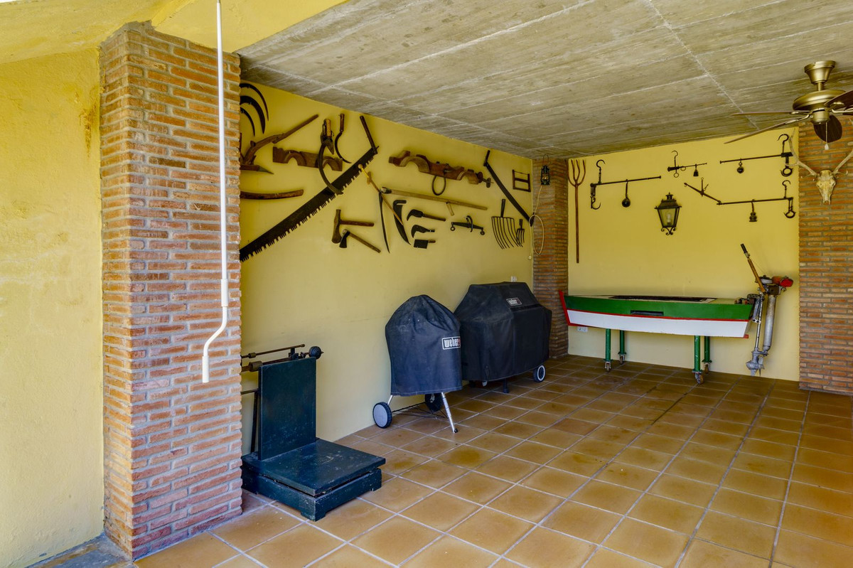 10 Bed Townhouse for sale in La Quinta Costa Del Sol, Málaga, Spain