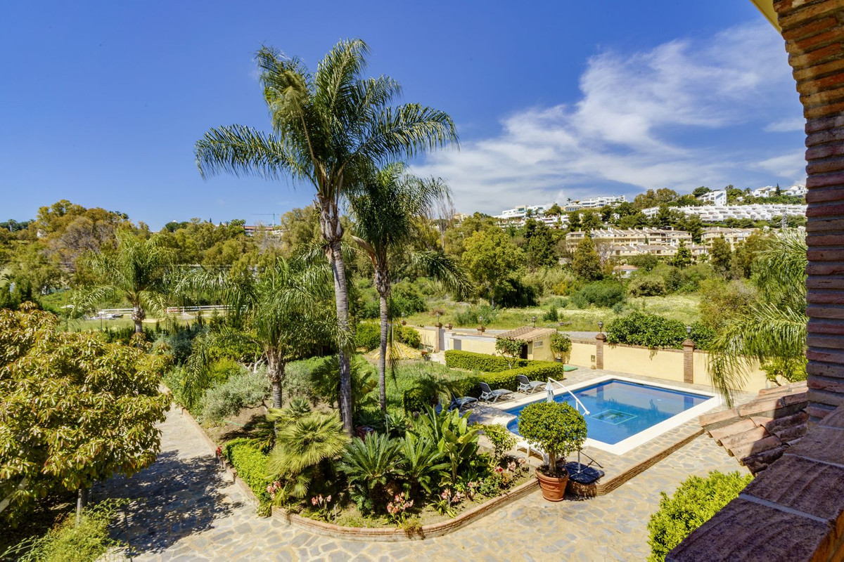 10 Bed Townhouse for sale in La Quinta Costa Del Sol, Málaga, Spain