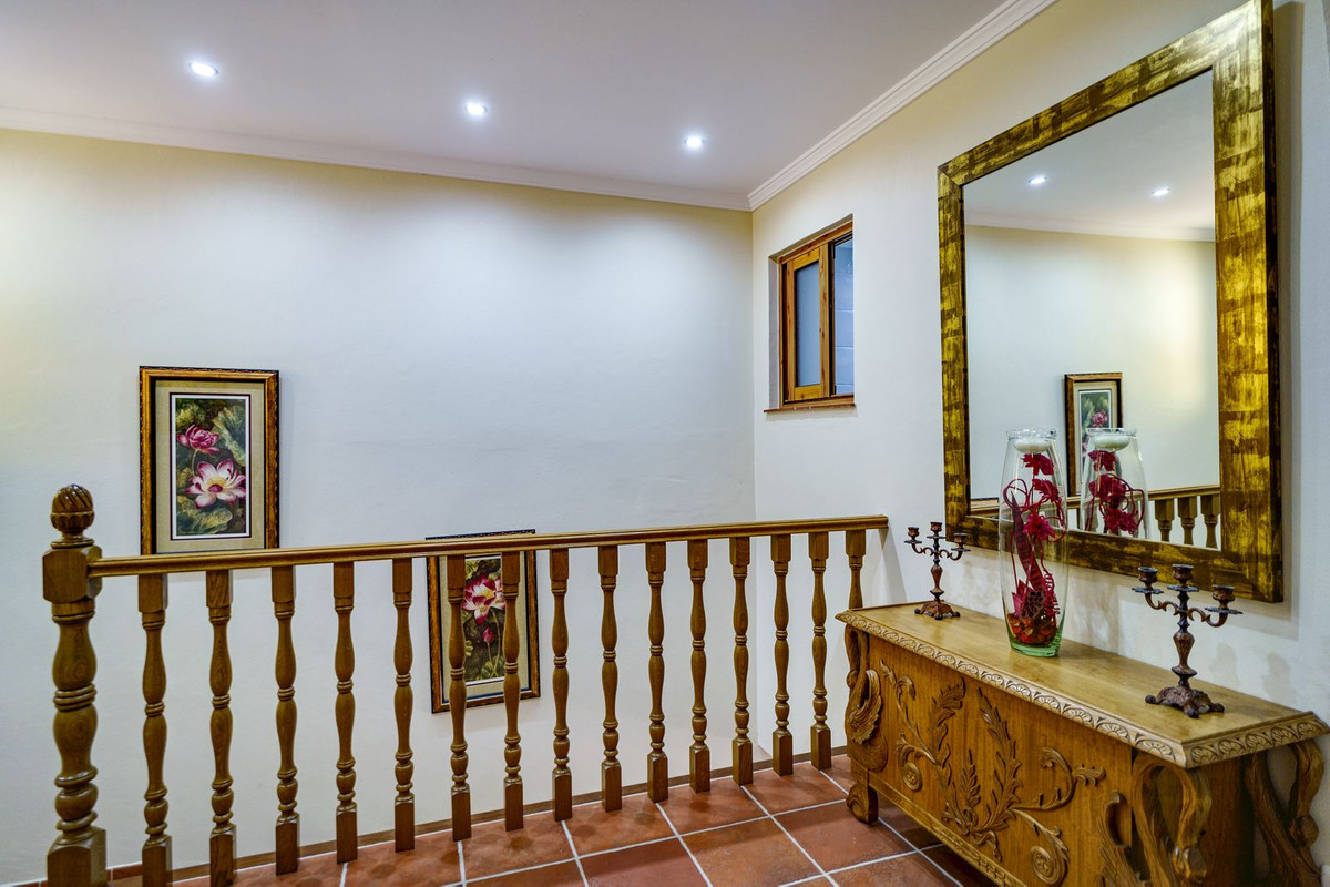10 Bed Townhouse for sale in La Quinta Costa Del Sol, Málaga, Spain