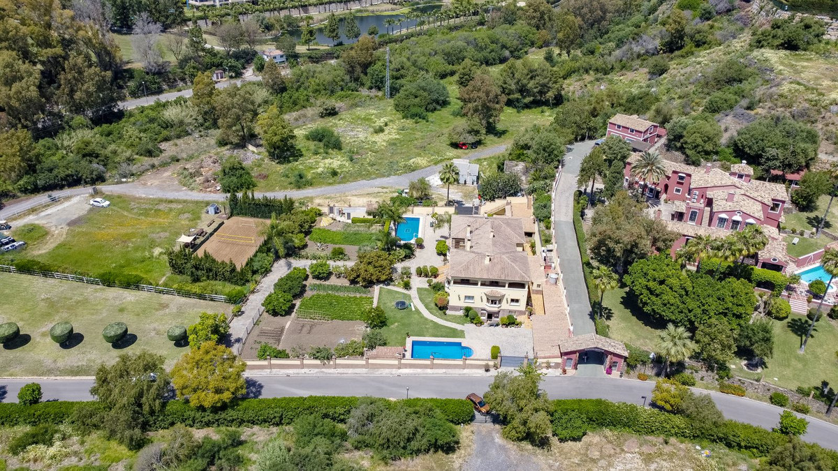 10 Bed Townhouse for sale in La Quinta Costa Del Sol, Málaga, Spain